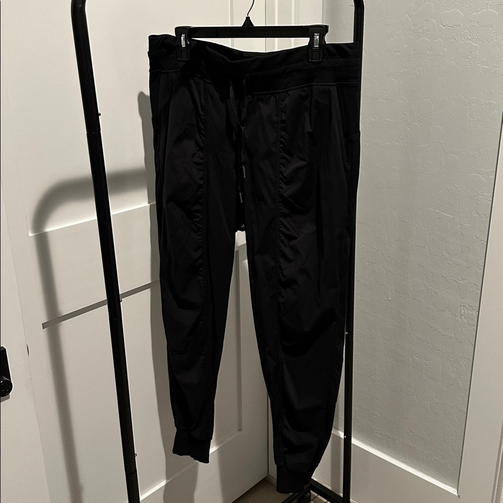 Lululemon Dance Studio mid rise jogger Pants
Color: black